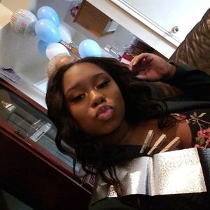 Meet your Posher, Maya